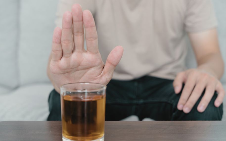 Moderar el consumo de alcohol es beneficioso para la psoriasis Moderar el consumo de alcohol es beneficioso para la psoriasis.